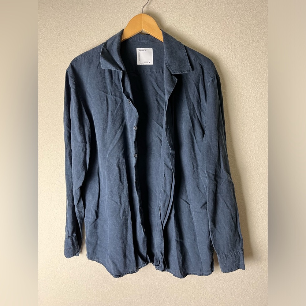 Thin black buttoned shirt